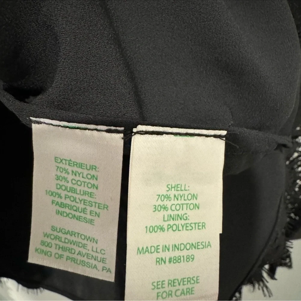 NWT Lilly Pulitzer NWT Jacelynne Lace Top
Onyx Two Tone Carnival Lace - Picture 7 of 10